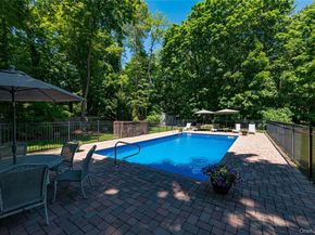 3 Hunter Court, Dix Hills NY 11746