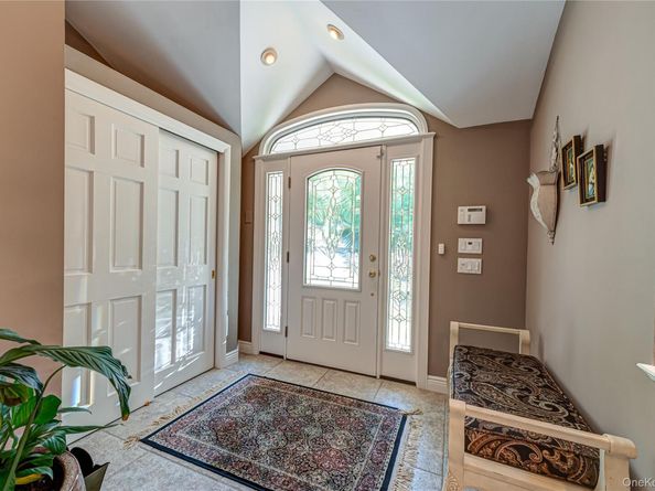 3 Hunter Court, Dix Hills NY 11746