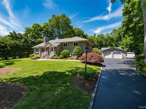 3 Hunter Court, Dix Hills NY 11746