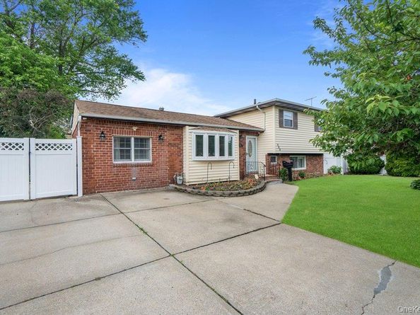 282 W 22nd Street, Deer Park NY 11729