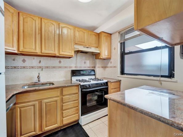 61-15 98th Street 16H, Rego Park NY 11374