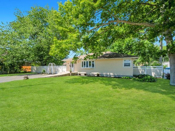 34 Windus Drive, Shirley NY 11967