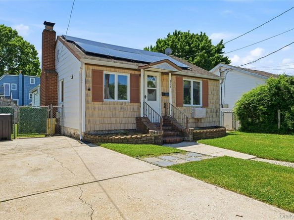 124 N Linden Street, Massapequa NY 11758