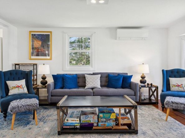 94 E Bay Avenue, Hampton Bays NY 11946