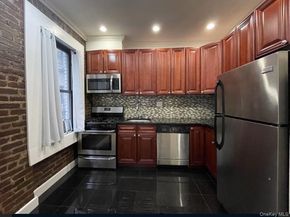 2106 35 C3, Astoria NY 11102