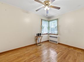 Undisclosed Address #1006684, Lindenhurst NY 11757