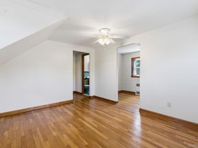 Undisclosed Address #1006684, Lindenhurst NY 11757
