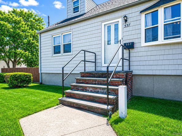 Undisclosed Address #1006684, Lindenhurst NY 11757