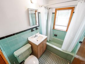 Undisclosed Address #1006684, Lindenhurst NY 11757
