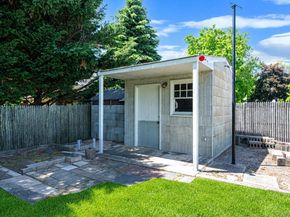 Undisclosed Address #1006684, Lindenhurst NY 11757
