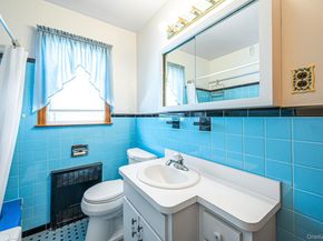 Undisclosed Address #1006684, Lindenhurst NY 11757
