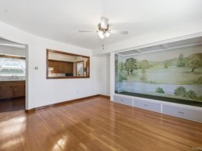 Undisclosed Address #1006684, Lindenhurst NY 11757