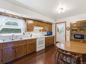 Undisclosed Address #1006684, Lindenhurst NY 11757