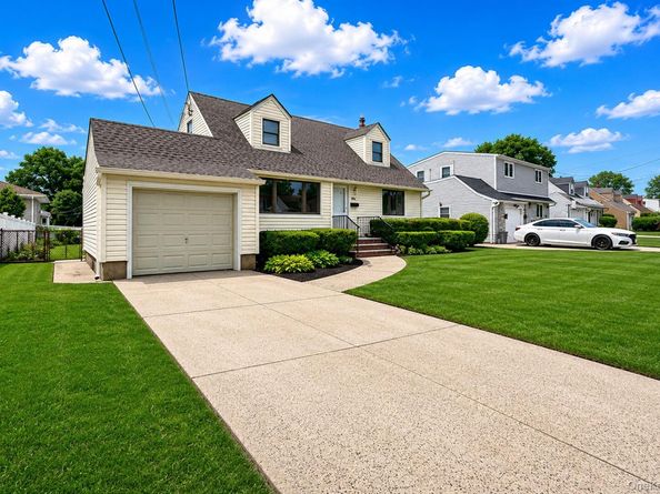 986 Cayuga Road, West Hempstead NY 11552