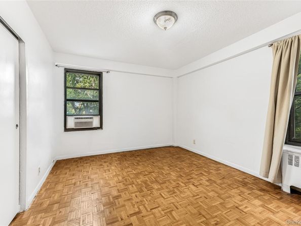 171 Pearsall 3H, Mount Vernon NY 10552