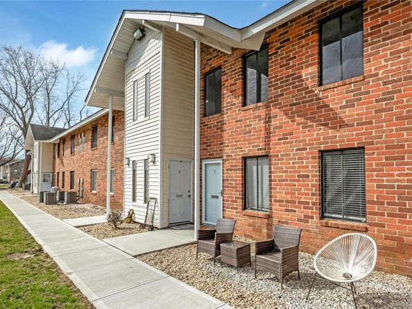 8 Cheyenne Court 8, Coram NY 11727