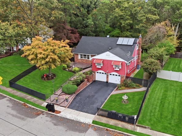 41 Washington Heights Street, Selden NY 11784