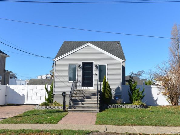 588 Miller Avenue, Freeport NY 11520