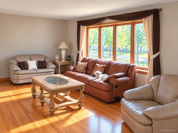 32 Washington Heights Street, Selden NY 11784