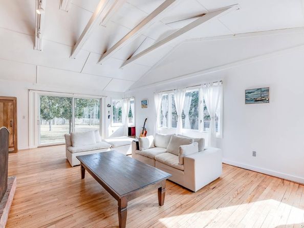 9 Deer Lane, East Hampton NY 11937