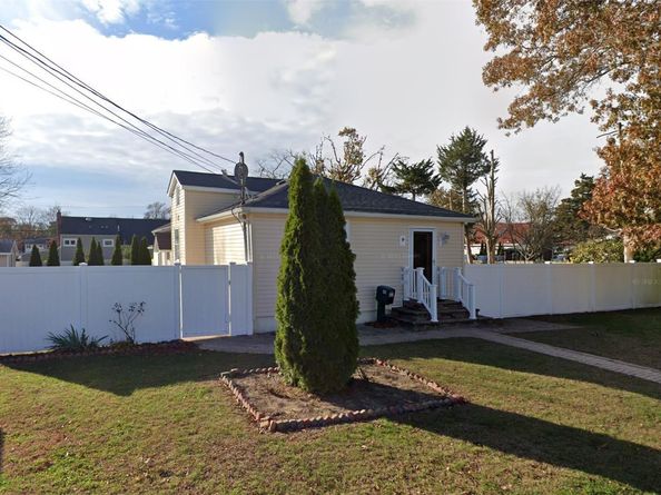 551 S 7th Street, Lindenhurst NY 11757