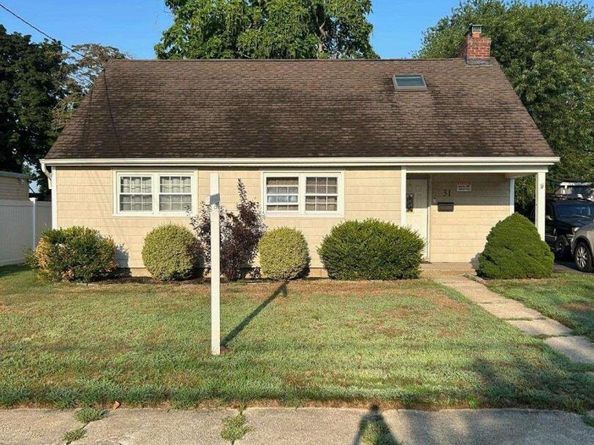 31 William Street, Copiague NY 11726
