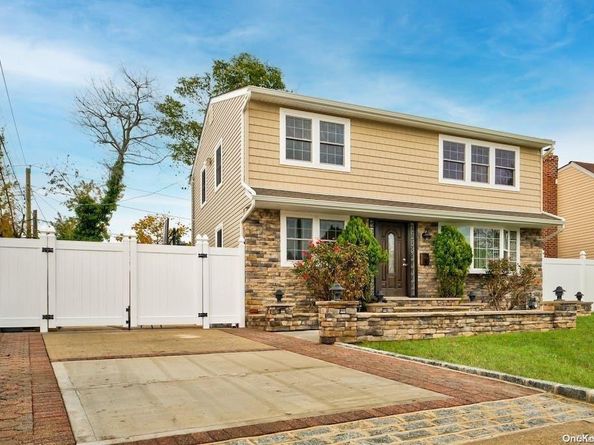 6 George Avenue, Hicksville NY 11801