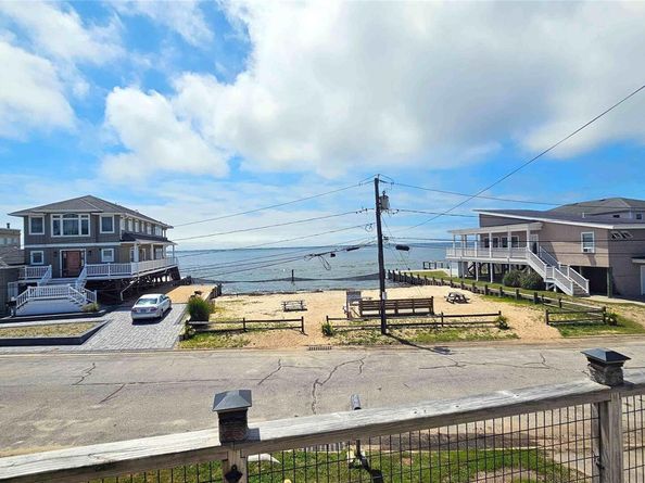 88 Bayview Avenue, Lindenhurst NY 11757