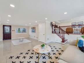 16 Phipps Lane, Plainview NY 11803