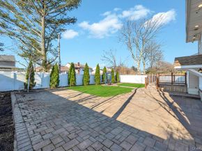 16 Phipps Lane, Plainview NY 11803