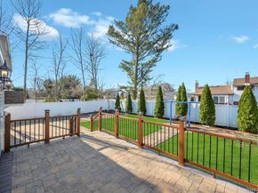 16 Phipps Lane, Plainview NY 11803