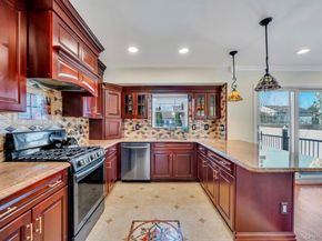 16 Phipps Lane, Plainview NY 11803