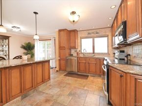 265 N Syracuse Avenue, Massapequa NY 11758