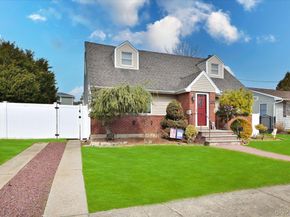 265 N Syracuse Avenue, Massapequa NY 11758