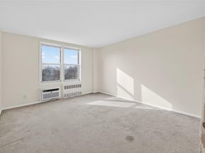 66-10 Thornton Place 4C, Rego Park NY 11374