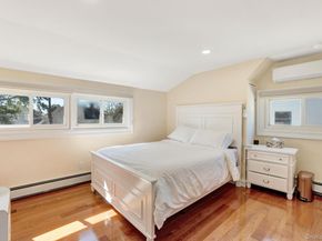 8 Autumn Lane, Hicksville NY 11801