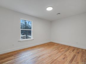 39 Locust Avenue S, Medford NY 11763