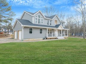 39 Locust Avenue S, Medford NY 11763