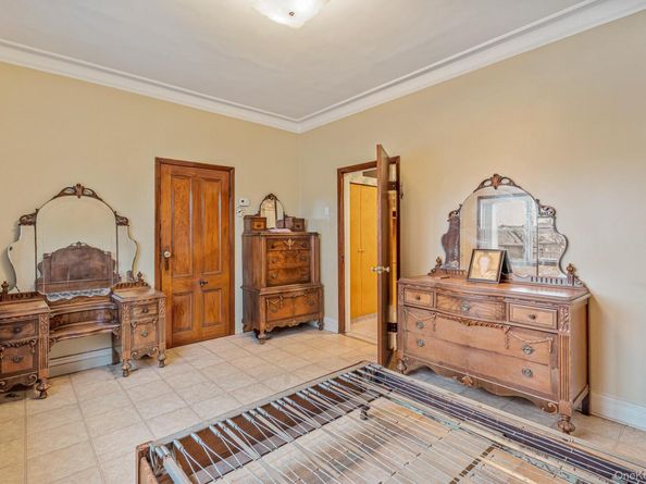 6923 59th Road, Maspeth NY 11378