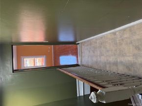 822 E 215th Street, Bronx NY 10467