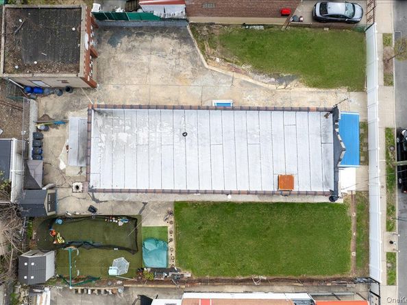 1021 E 213th Street, Bronx NY 10469