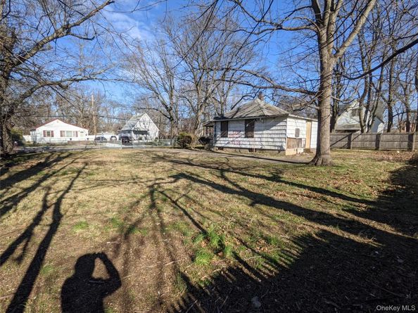 76 Cumberland Avenue, Roosevelt NY 11575