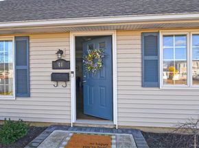 40 Knoll Lane, Levittown NY 11756