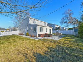 40 Knoll Lane, Levittown NY 11756