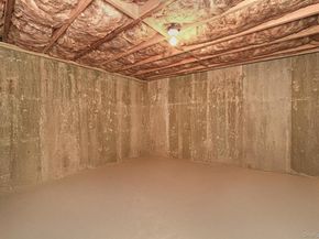 40 Knoll Lane, Levittown NY 11756