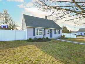 40 Knoll Lane, Levittown NY 11756
