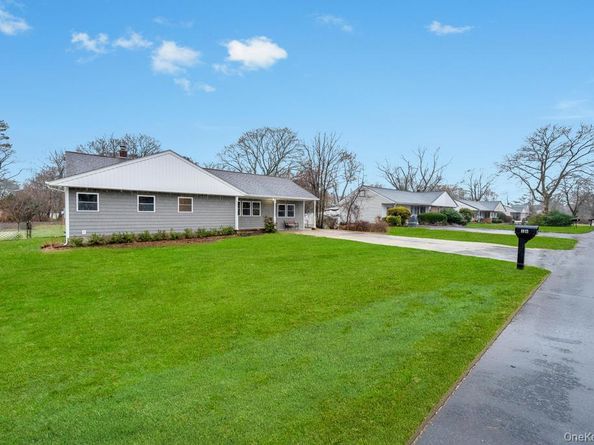 16 Columbus Avenue, Brentwood NY 11717