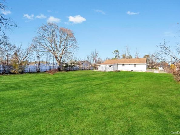 16 Columbus Avenue, Brentwood NY 11717