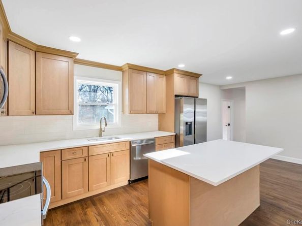 16 Columbus Avenue, Brentwood NY 11717