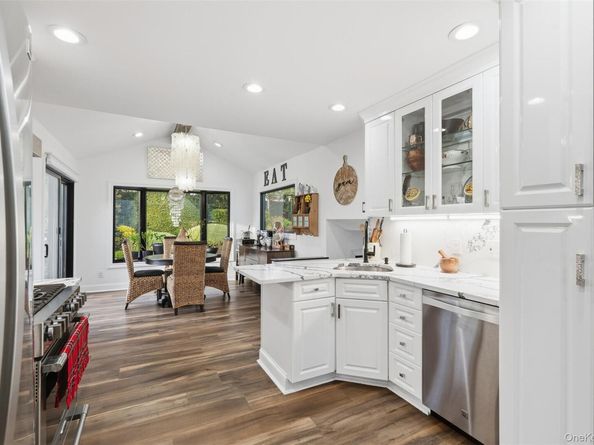 76 Kensington Oval, New Rochelle NY 10805